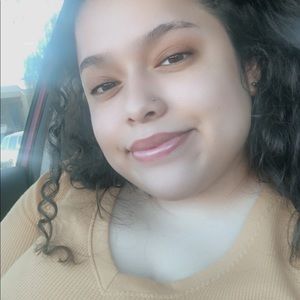 Meet your Posher, Alejandra